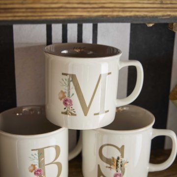 Becher Buchstabe/Blumen, M, 390 ml