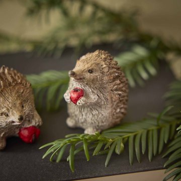 Igel Mini mit Apfel, mittig, 4 x 3.5 x 4.5 cm