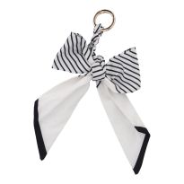 Taschen-Anhänger Schleife, Streifen/weiß/schwarz, 24 cm