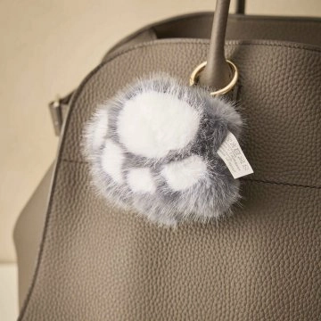 Taschenanhänger Pfote, grau