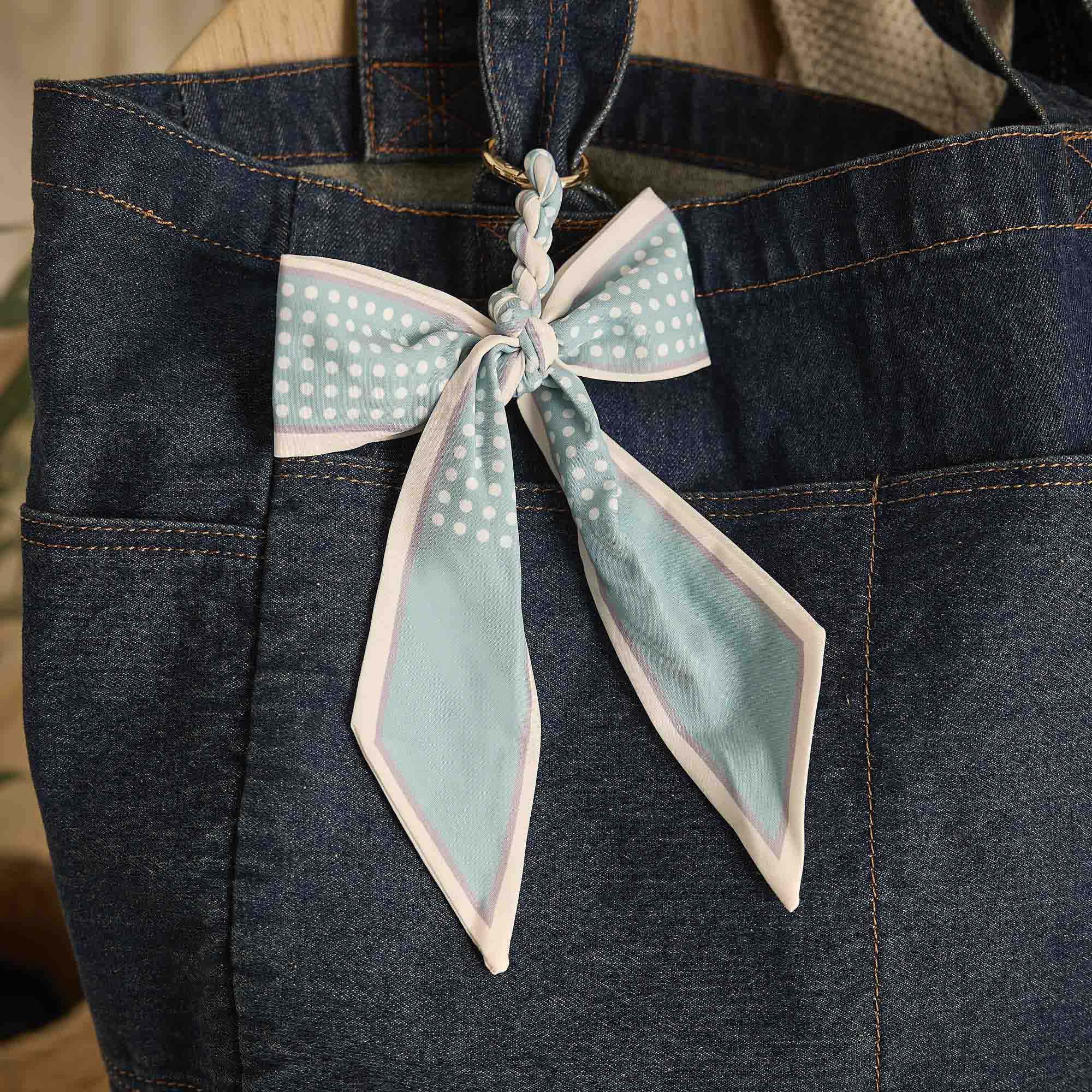 Taschen-Anhänger Schleife, Punkte/hellblau, 24 cm