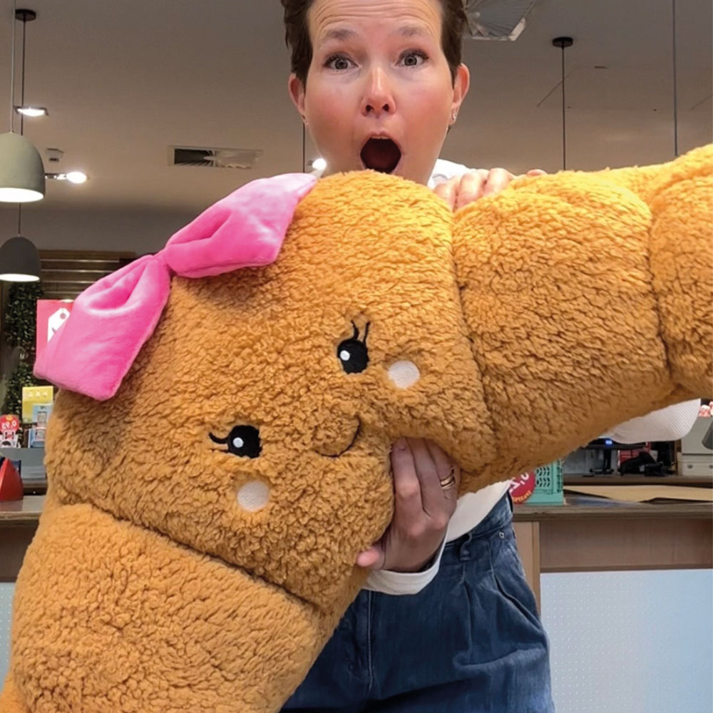 Kissen Croissant mit Schleife, 73 cm