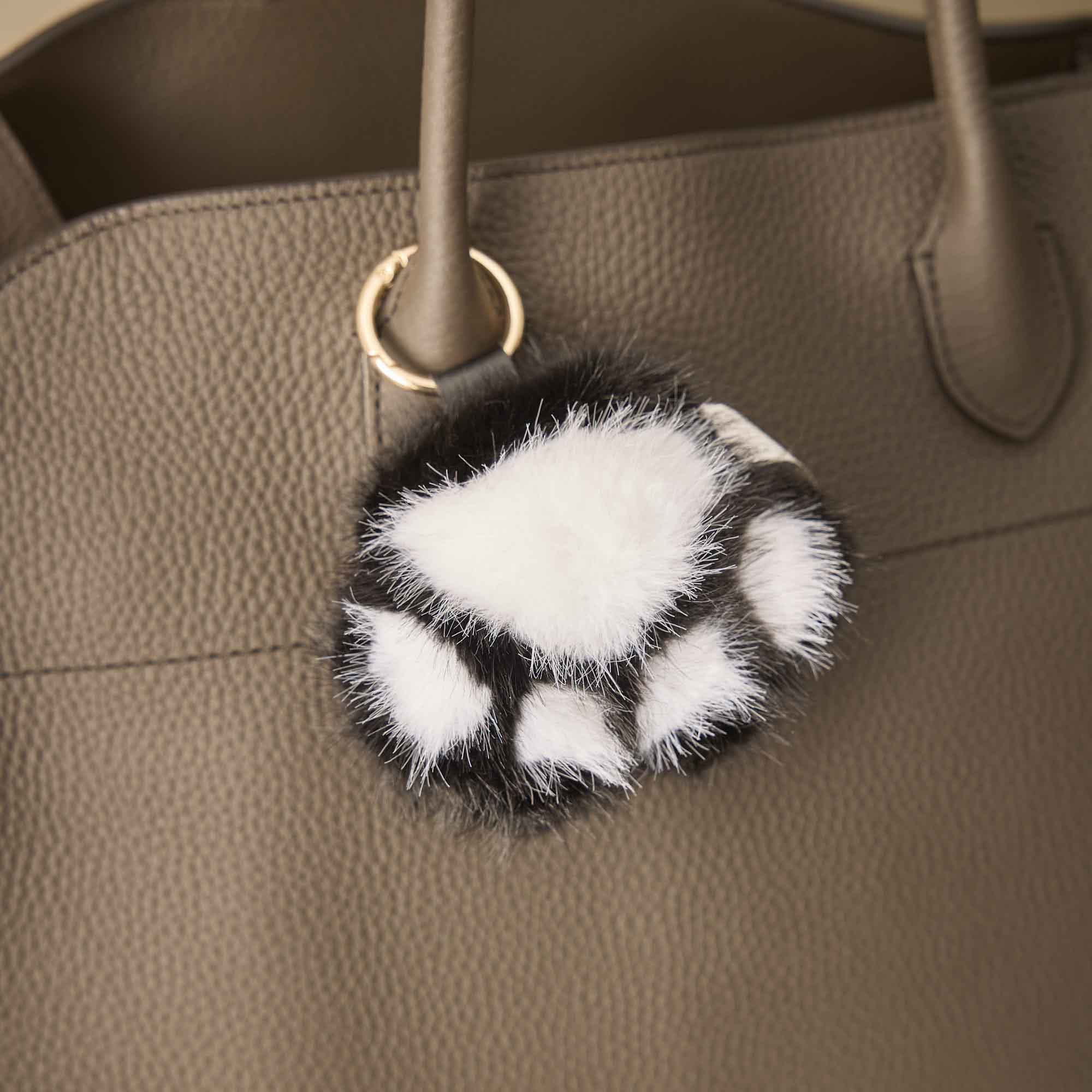 Taschenanhänger Pfote, schwarz