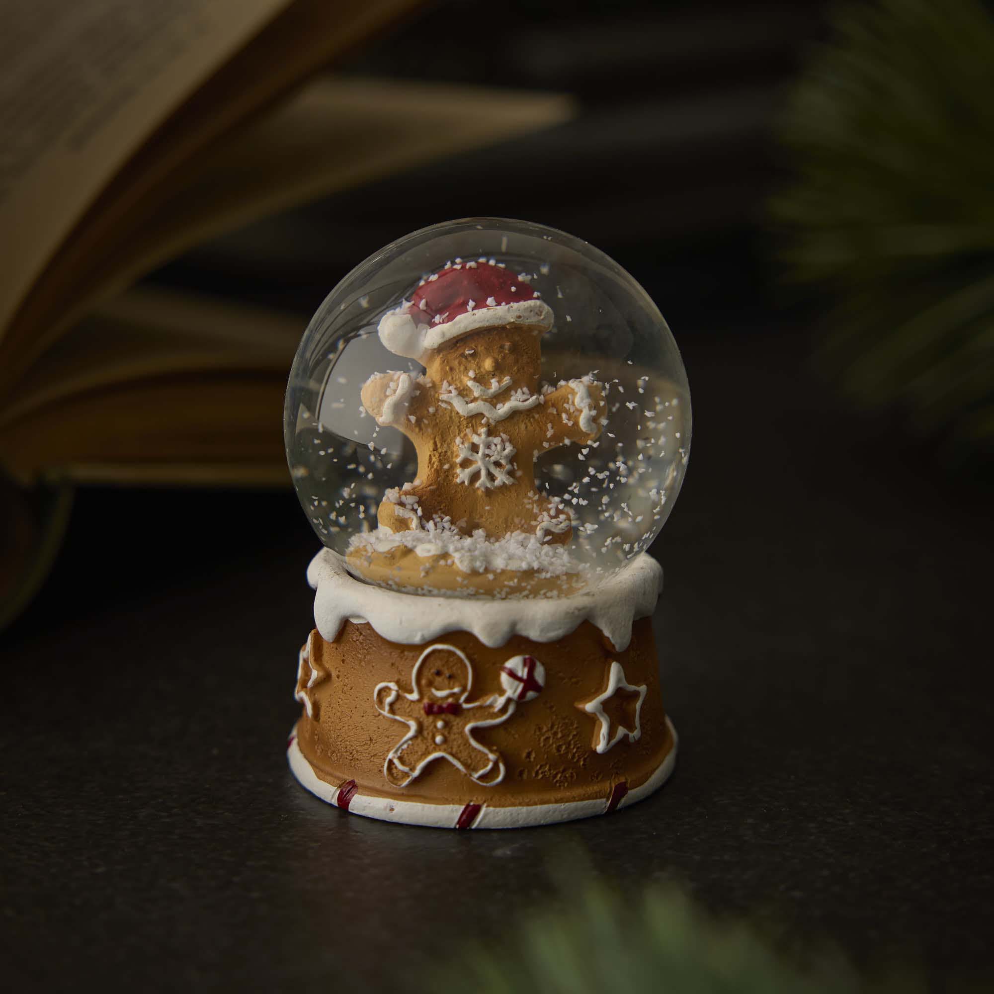 Schneekugel Lebkuchen, Lebkuchenmann, 4.5 x 6 cm