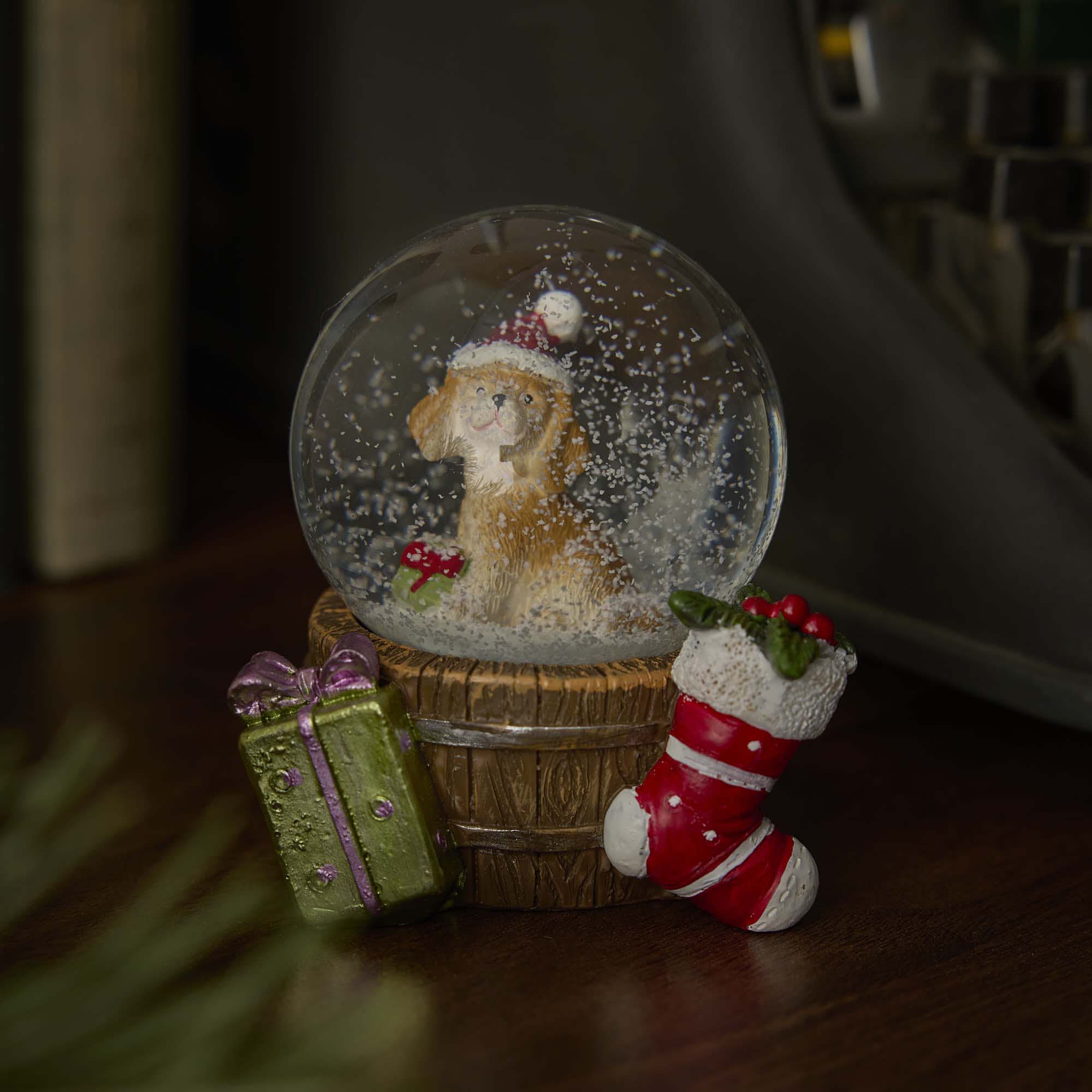 Schneekugel Hund, Mütze, 7 x 9.5 cm