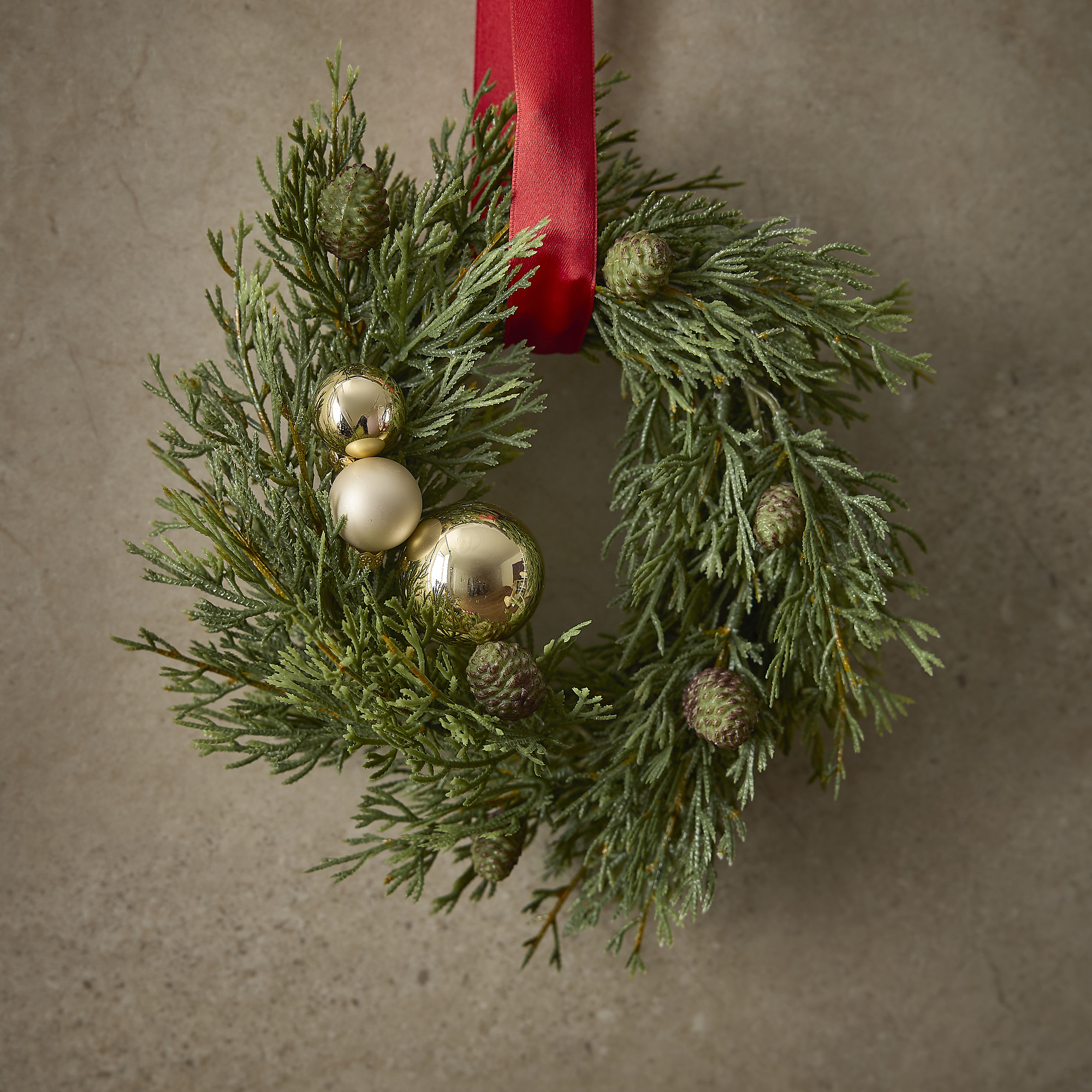 Weihnachtskränze & -girlanden