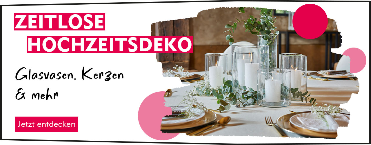 Gr&uuml;n-wei&szlig;e Tischdeko mit Windlichtern, Kerzen und Eucalyptus verlinkt auf die Kategorie Hochzeit
