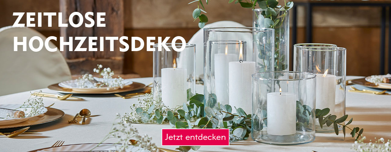 Gr&uuml;n-wei&szlig;e Tischdeko mit Windlichtern, Kerzen und Eucalyptus verlinkt auf die Kategorie Hochzeit