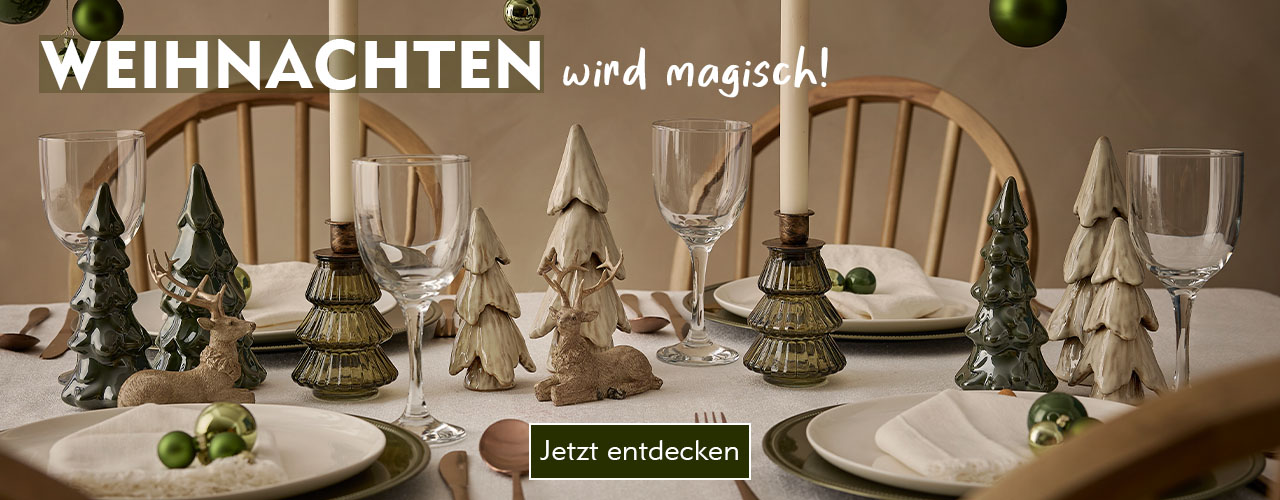 Entdecke die Weihnachtsdeko bei Nanu-Nana Weihnachtlich gedeckter Tisch in Grün-Brauntönen verlinkt auf Weihnachtsdeko