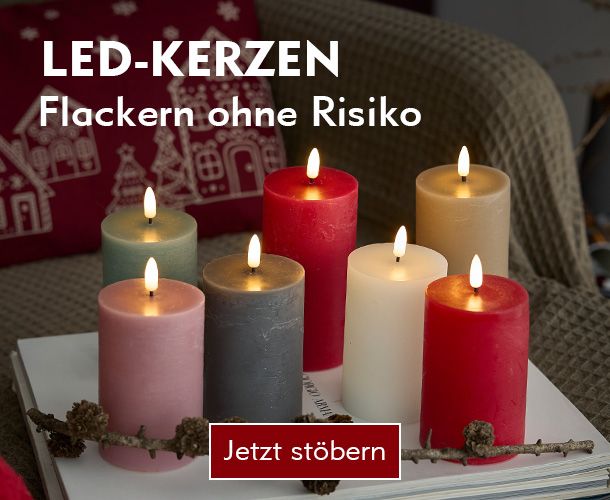 Entdecke LED-Kerzen bei Nanu-Nana LED-Kerzen in verschiedenen Farben auf einem Couchtisch verlinkt auf die Kategorie LED-Kerzen