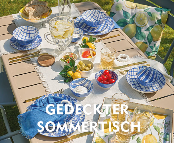 Gedeckter Sommertisch