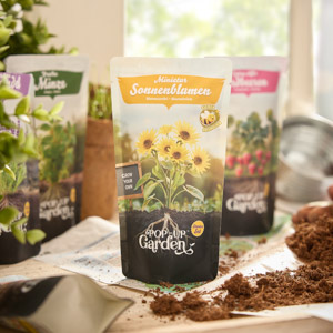 Arrangement mit dekorativ angeordneten Pflanzsaat-Beuteln verlinkt auf die Kategorie NEU IN OUTDOOR & GARTEN