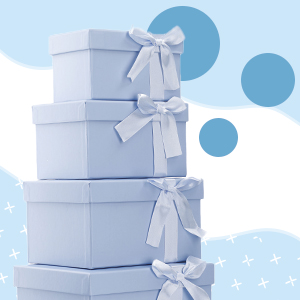 Gestapelte blaue Geschenkkartons verlinkt auf Geschenkverpackung